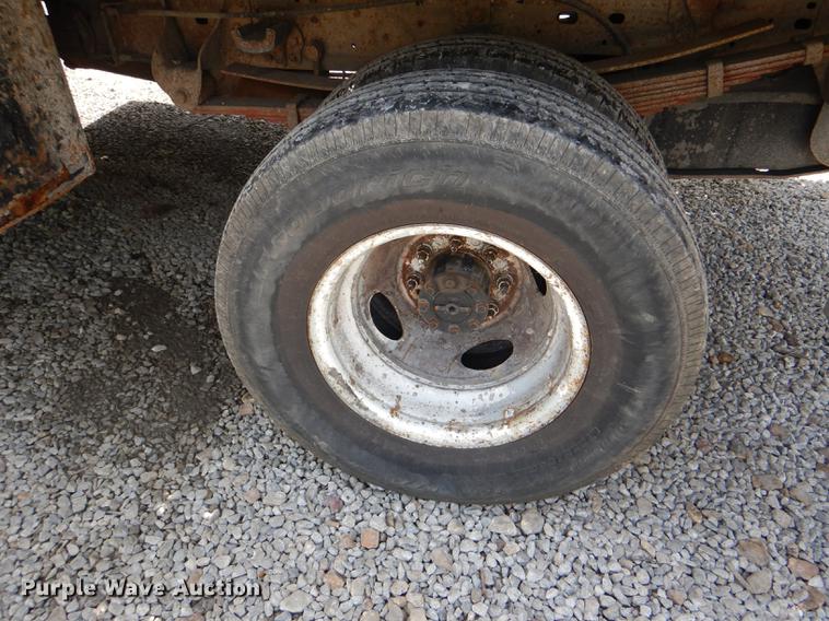 image for item DG1117 2004 Ford F350 Super Duty XL flatbed pickup truck