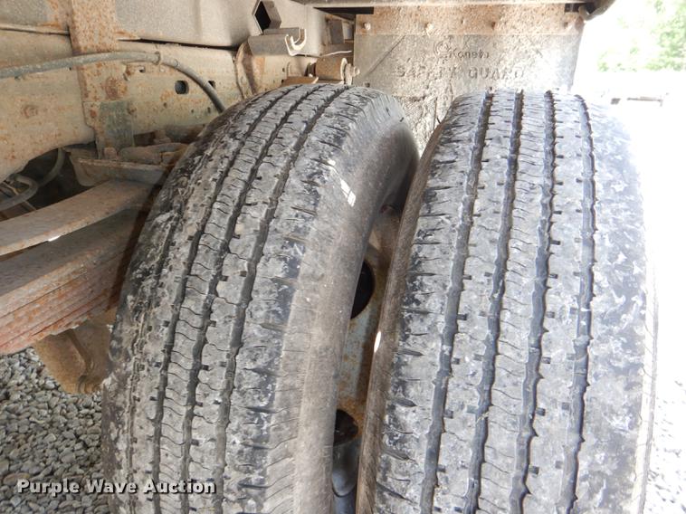 image for item DG1117 2004 Ford F350 Super Duty XL flatbed pickup truck