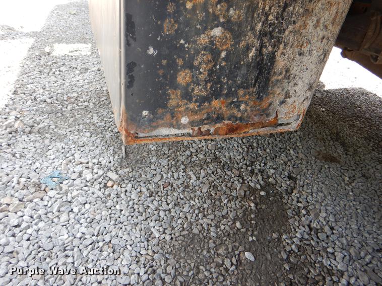 image for item DG1117 2004 Ford F350 Super Duty XL flatbed pickup truck