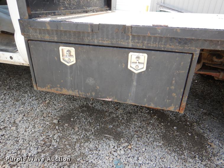 image for item DG1117 2004 Ford F350 Super Duty XL flatbed pickup truck