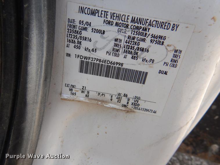 image for item DG1117 2004 Ford F350 Super Duty XL flatbed pickup truck