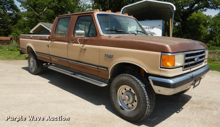 image for item DG1119 1991 Ford F350 XLT Lariat Crew Cab pickup truck