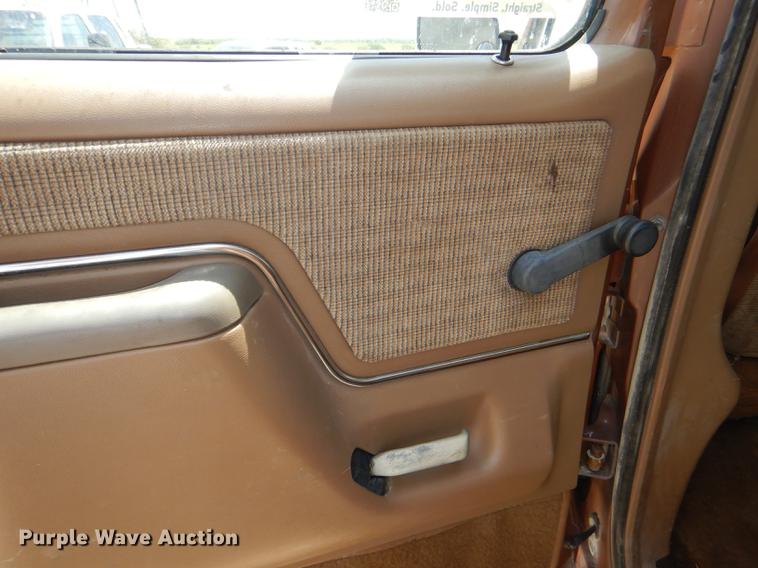 image for item DG1119 1991 Ford F350 XLT Lariat Crew Cab pickup truck