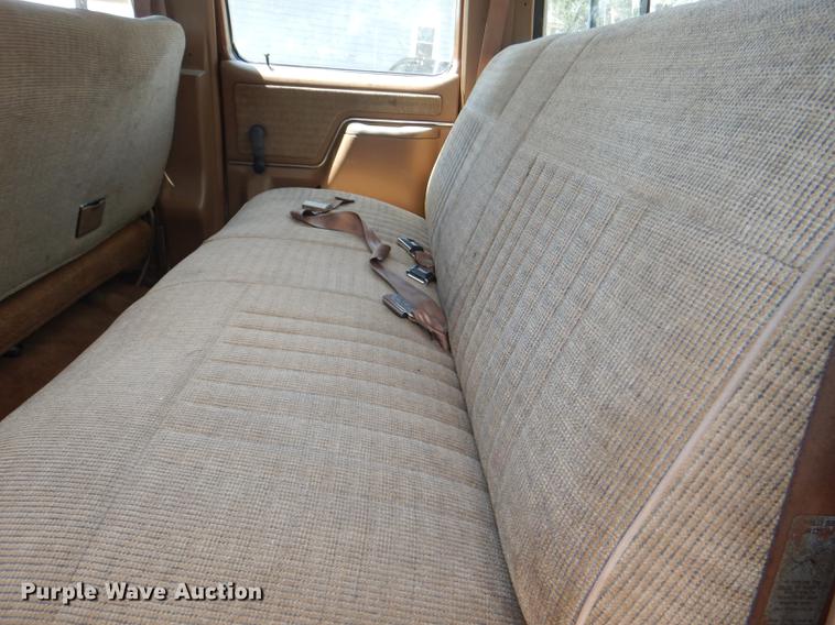 image for item DG1119 1991 Ford F350 XLT Lariat Crew Cab pickup truck