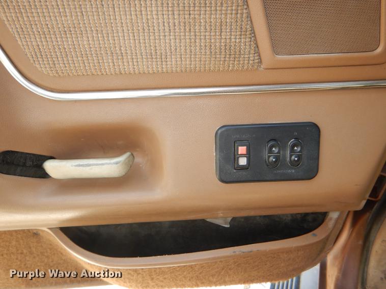 image for item DG1119 1991 Ford F350 XLT Lariat Crew Cab pickup truck