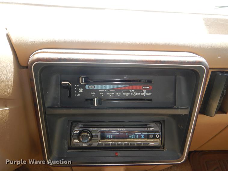 image for item DG1119 1991 Ford F350 XLT Lariat Crew Cab pickup truck