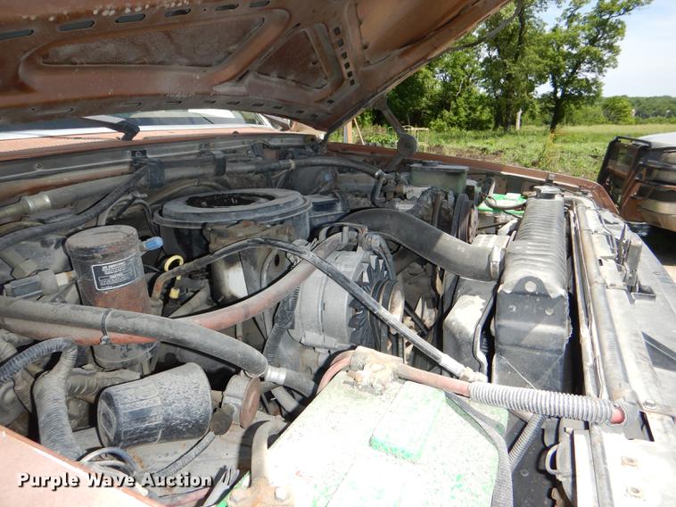 image for item DG1119 1991 Ford F350 XLT Lariat Crew Cab pickup truck