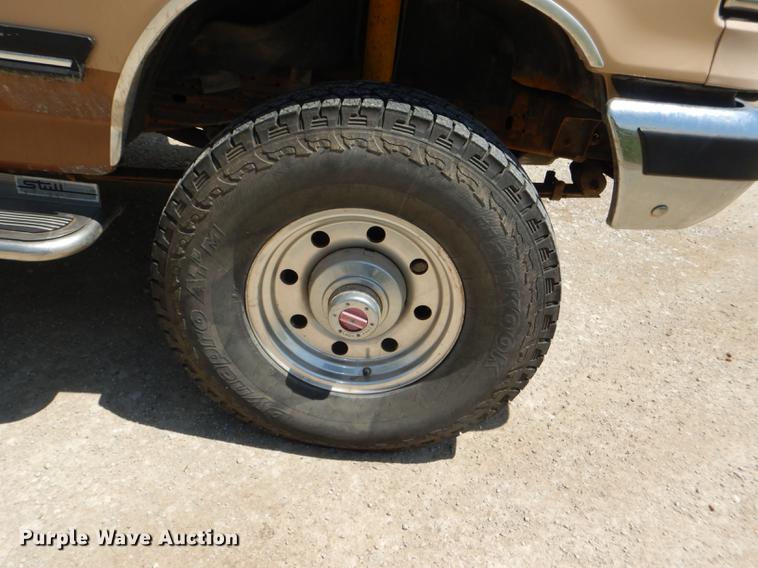 image for item DG1119 1991 Ford F350 XLT Lariat Crew Cab pickup truck