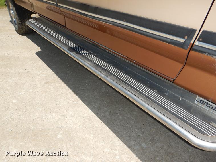 image for item DG1119 1991 Ford F350 XLT Lariat Crew Cab pickup truck