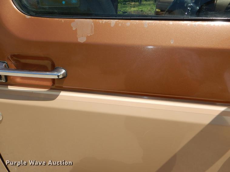 image for item DG1119 1991 Ford F350 XLT Lariat Crew Cab pickup truck