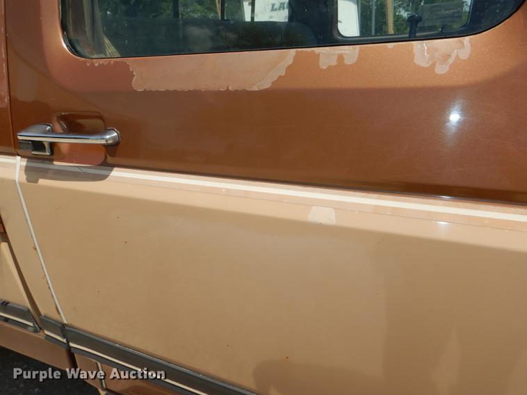 image for item DG1119 1991 Ford F350 XLT Lariat Crew Cab pickup truck