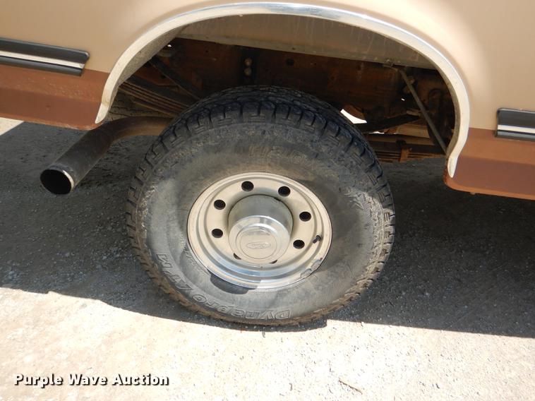 image for item DG1119 1991 Ford F350 XLT Lariat Crew Cab pickup truck