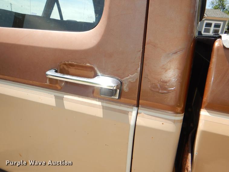 image for item DG1119 1991 Ford F350 XLT Lariat Crew Cab pickup truck