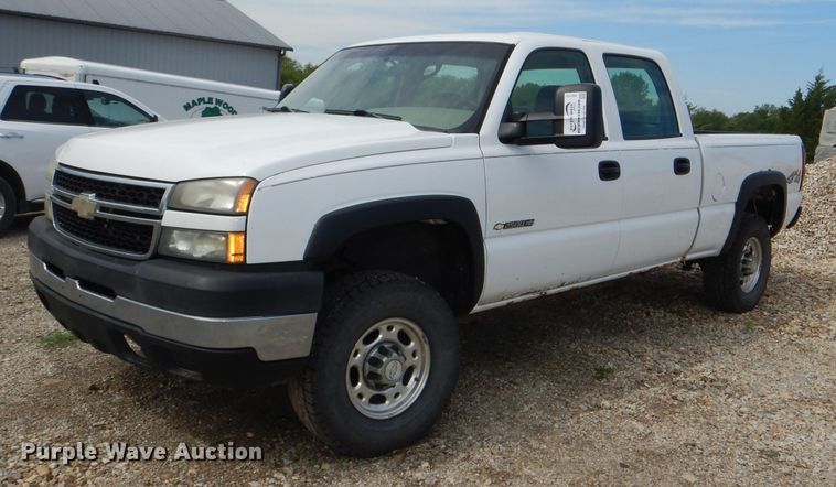 image for item DG1137 2006 Chevrolet Silverado 2500 Crew Cab pickup truck