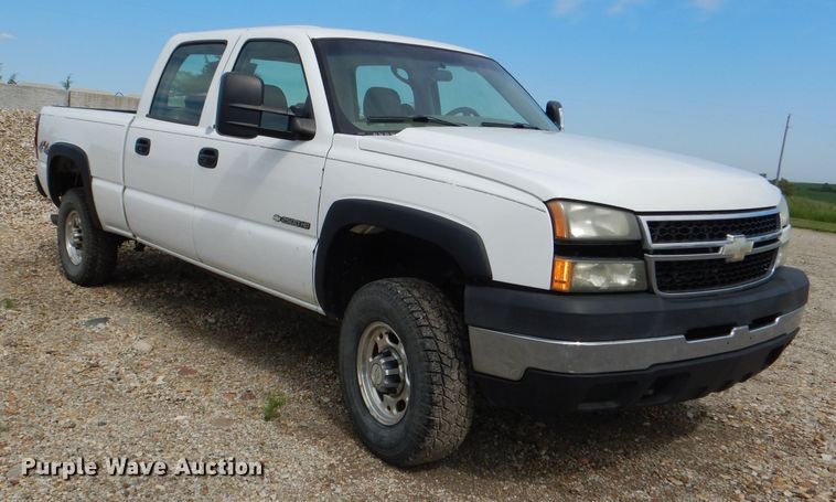 image for item DG1137 2006 Chevrolet Silverado 2500 Crew Cab pickup truck