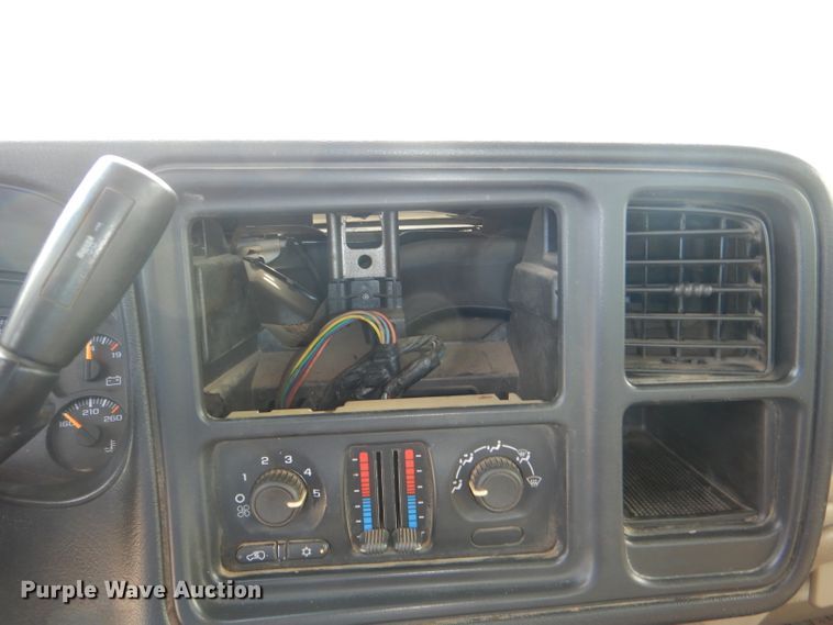 image for item DG1137 2006 Chevrolet Silverado 2500 Crew Cab pickup truck