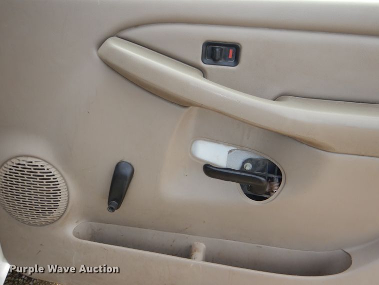 image for item DG1137 2006 Chevrolet Silverado 2500 Crew Cab pickup truck