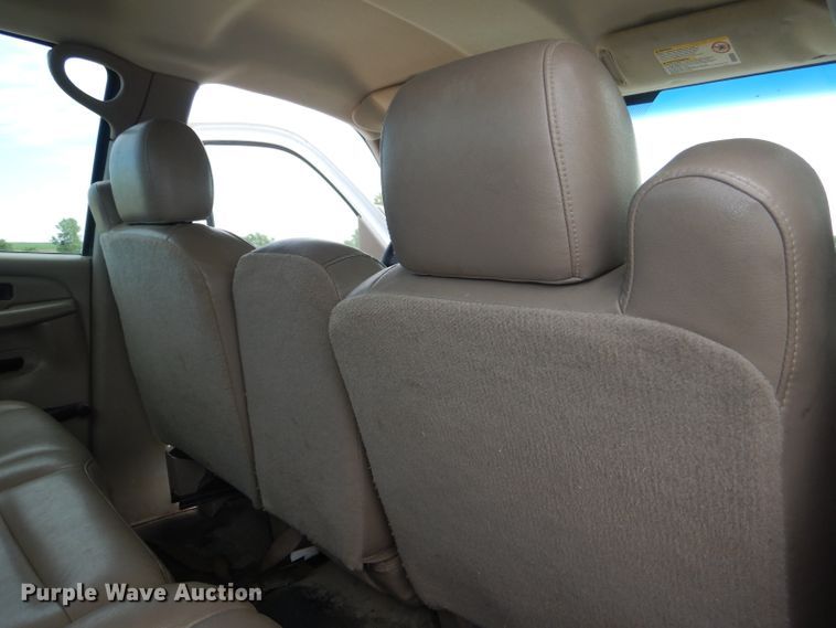 image for item DG1137 2006 Chevrolet Silverado 2500 Crew Cab pickup truck