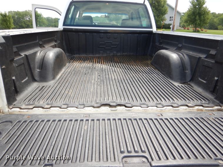 image for item DG1137 2006 Chevrolet Silverado 2500 Crew Cab pickup truck