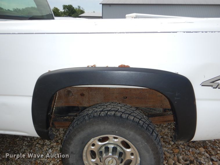 image for item DG1137 2006 Chevrolet Silverado 2500 Crew Cab pickup truck