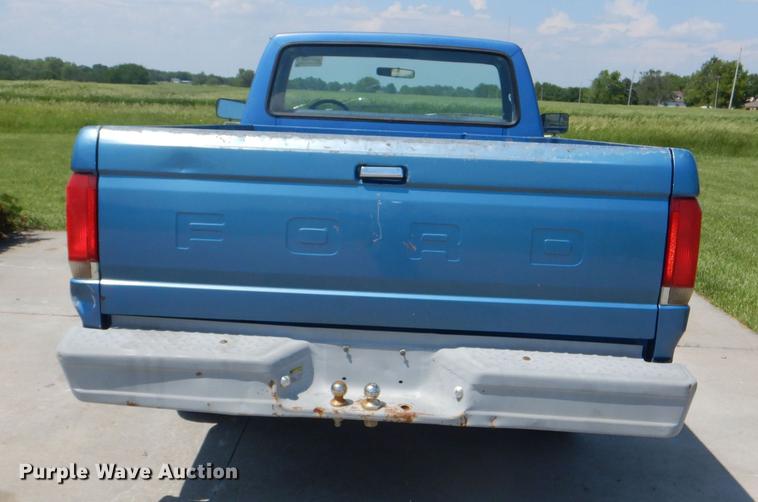 image for item DG1152 1989 Ford F150 pickup truck