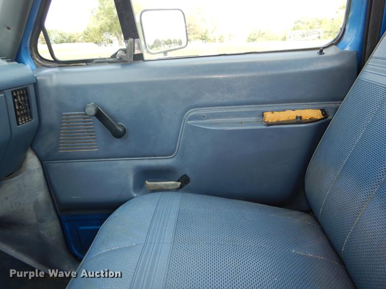 image for item DG1152 1989 Ford F150 pickup truck