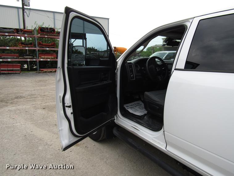 image for item DG1188 2014 Dodge Ram 5500 Crew Cab flatbed truck