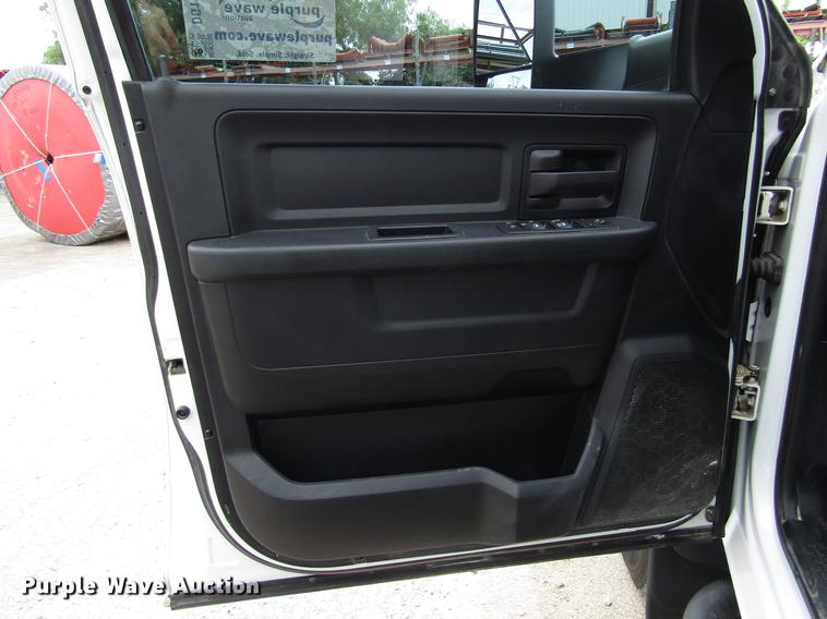 image for item DG1188 2014 Dodge Ram 5500 Crew Cab flatbed truck