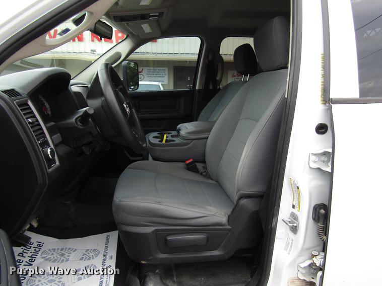 image for item DG1188 2014 Dodge Ram 5500 Crew Cab flatbed truck