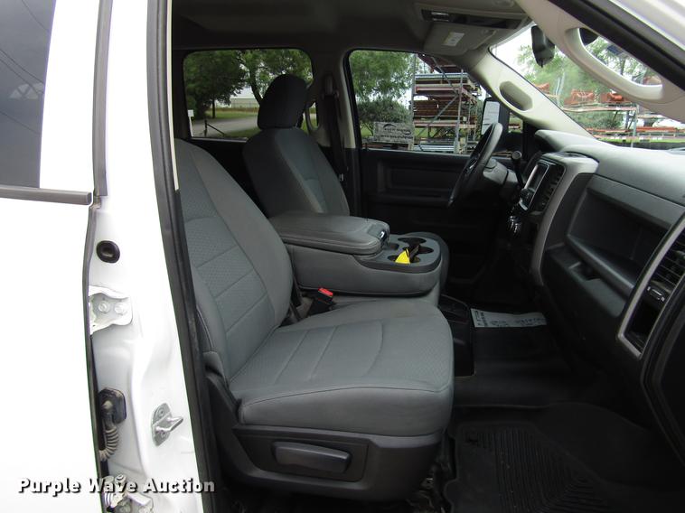 image for item DG1188 2014 Dodge Ram 5500 Crew Cab flatbed truck