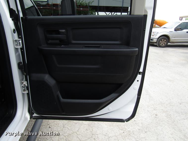 image for item DG1188 2014 Dodge Ram 5500 Crew Cab flatbed truck