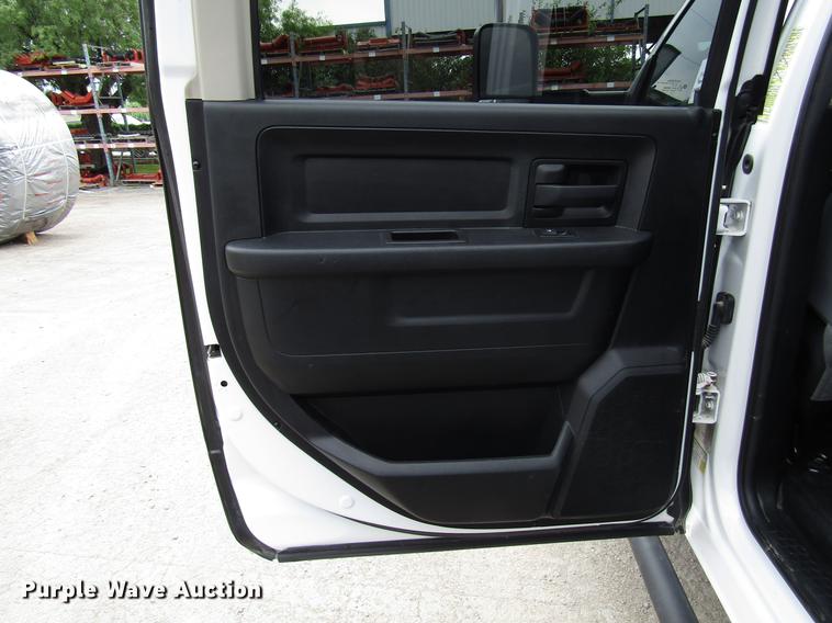 image for item DG1188 2014 Dodge Ram 5500 Crew Cab flatbed truck