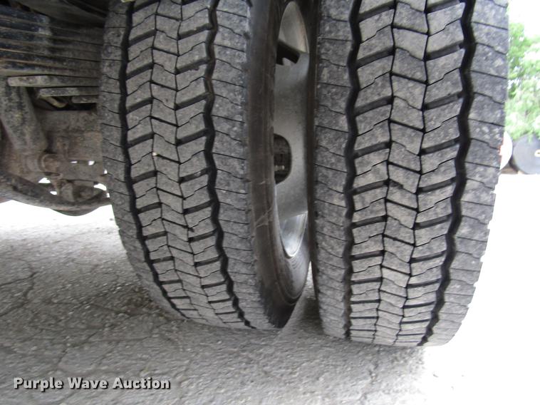 image for item DG1188 2014 Dodge Ram 5500 Crew Cab flatbed truck