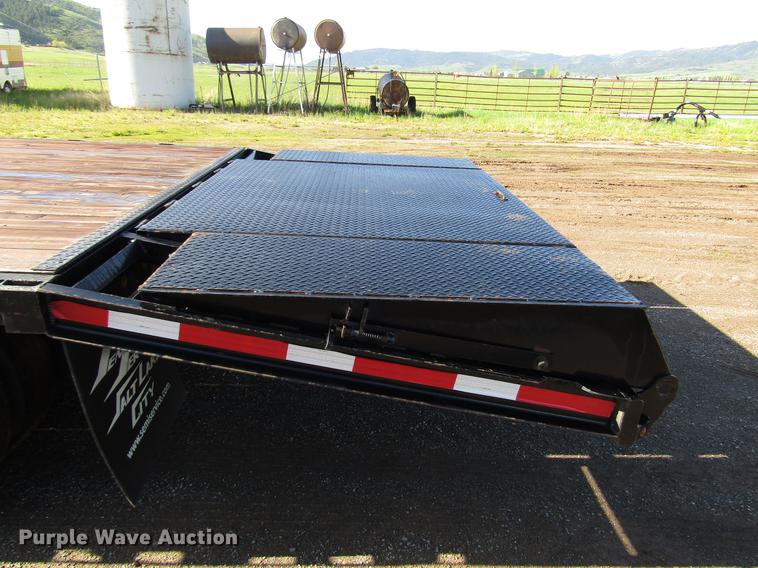 image for item DG1209 2004 Titan equipment trailer