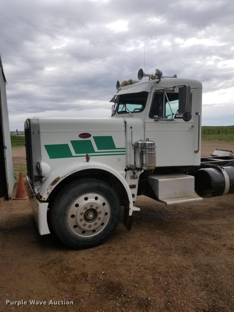 image for item DG1221 1972 Peterbilt 359A truck cab and chassis