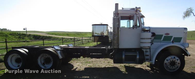 image for item DG1221 1972 Peterbilt 359A truck cab and chassis