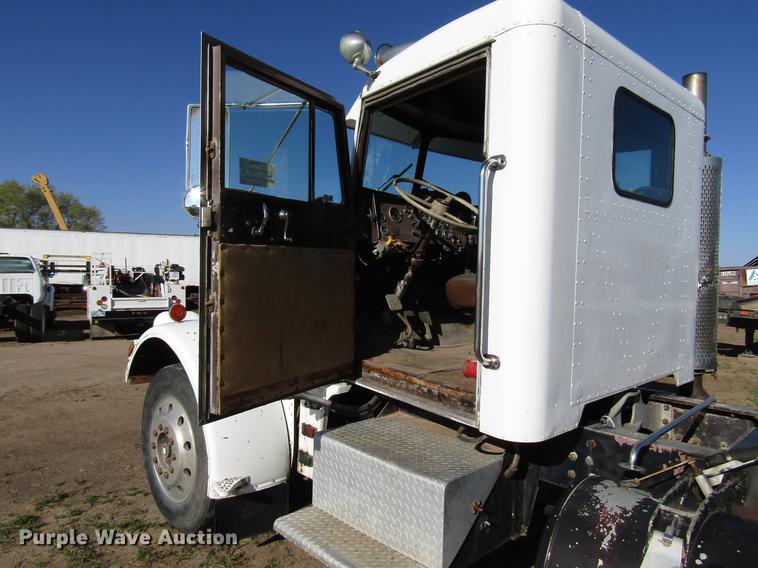 image for item DG1221 1972 Peterbilt 359A truck cab and chassis