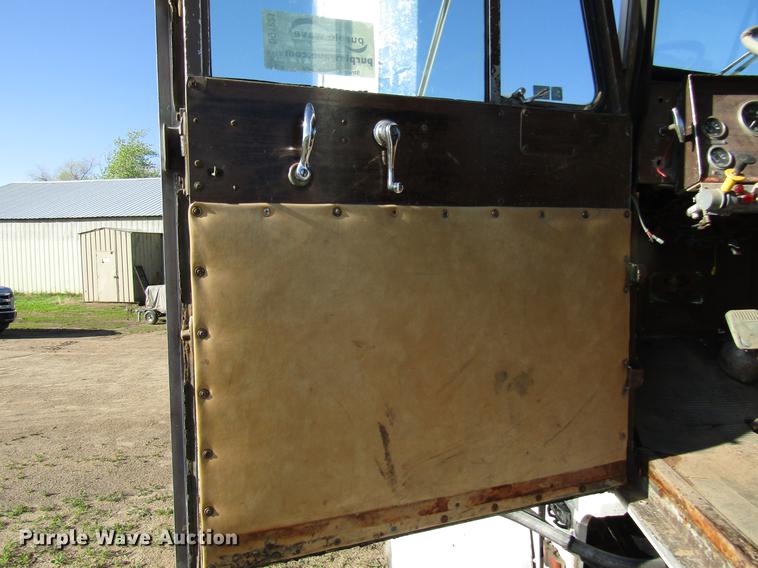 image for item DG1221 1972 Peterbilt 359A truck cab and chassis