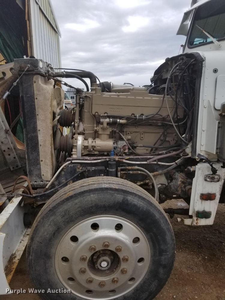 image for item DG1221 1972 Peterbilt 359A truck cab and chassis