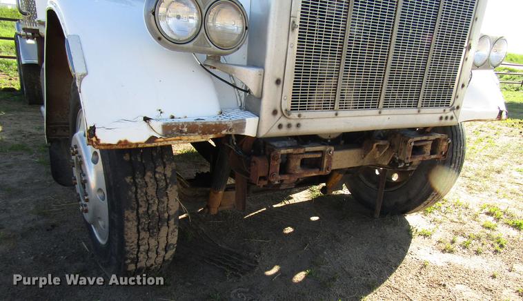 image for item DG1221 1972 Peterbilt 359A truck cab and chassis