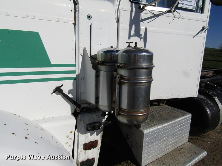 image for item DG1221 1972 Peterbilt 359A truck cab and chassis