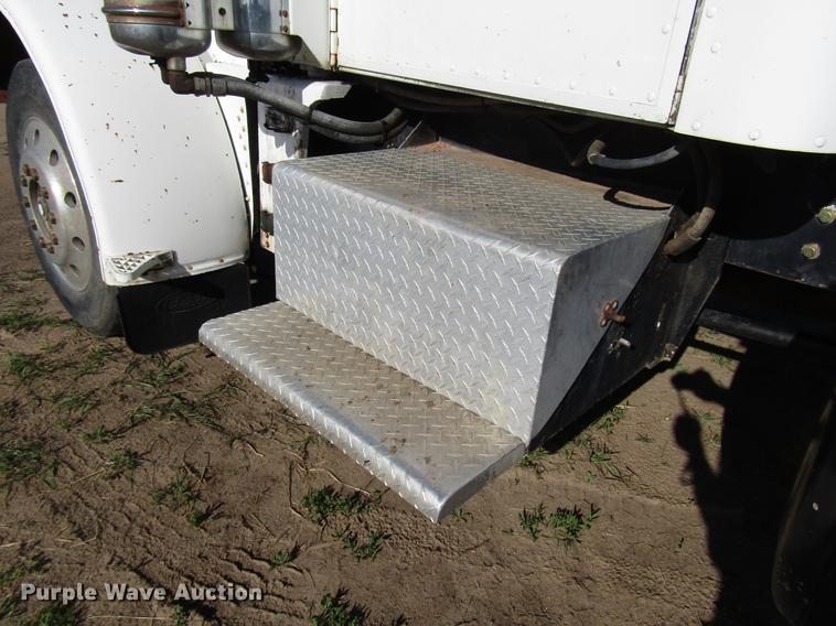 image for item DG1221 1972 Peterbilt 359A truck cab and chassis