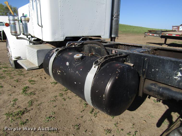 image for item DG1221 1972 Peterbilt 359A truck cab and chassis