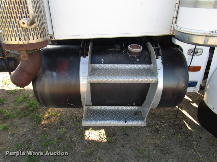 image for item DG1221 1972 Peterbilt 359A truck cab and chassis