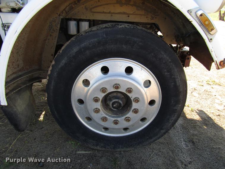 image for item DG1221 1972 Peterbilt 359A truck cab and chassis