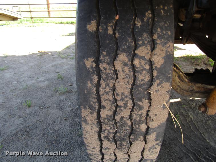 image for item DG1221 1972 Peterbilt 359A truck cab and chassis