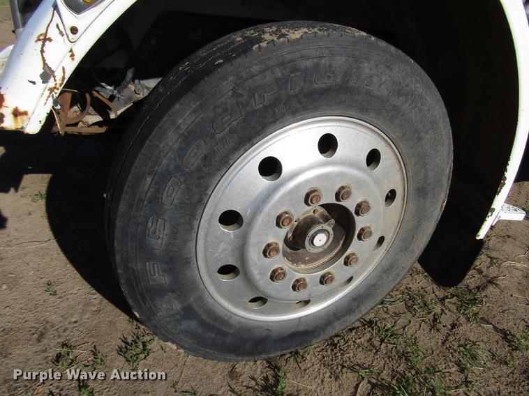 image for item DG1221 1972 Peterbilt 359A truck cab and chassis