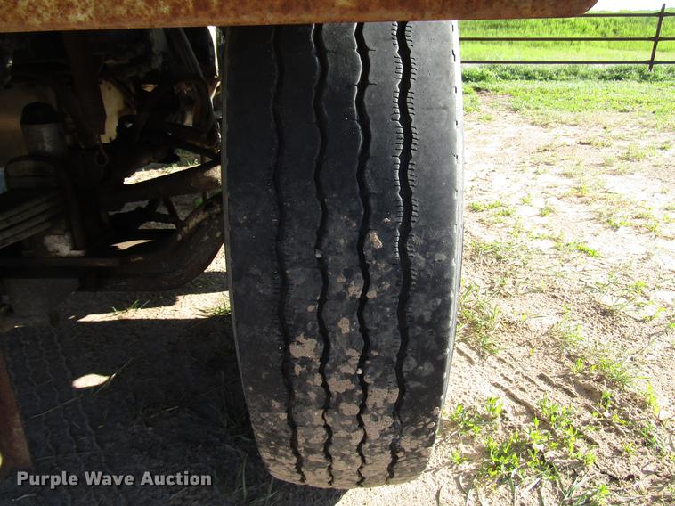 image for item DG1221 1972 Peterbilt 359A truck cab and chassis