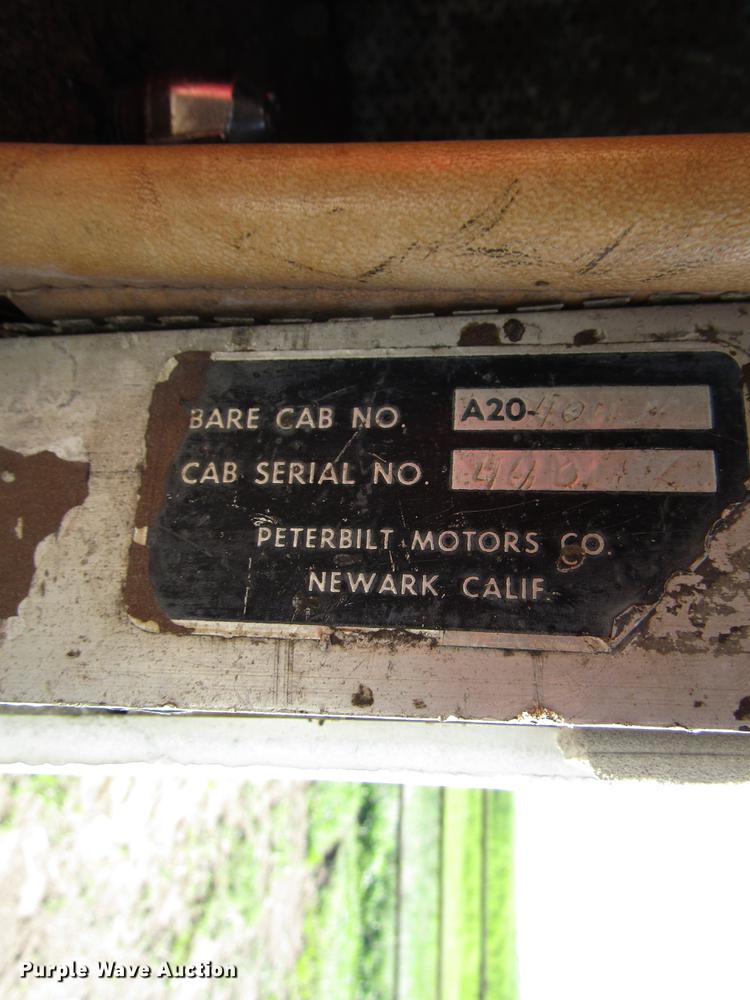 image for item DG1221 1972 Peterbilt 359A truck cab and chassis