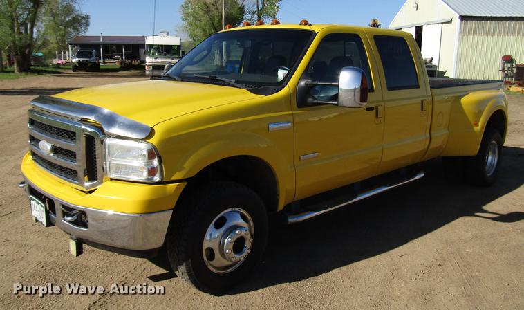 image for item DG1223 2006 Ford F350 Super Duty Crew Cab pickup truck